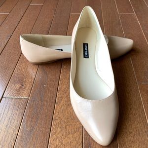 Nine West Women’s size 9 Almond Flats: Nude Color